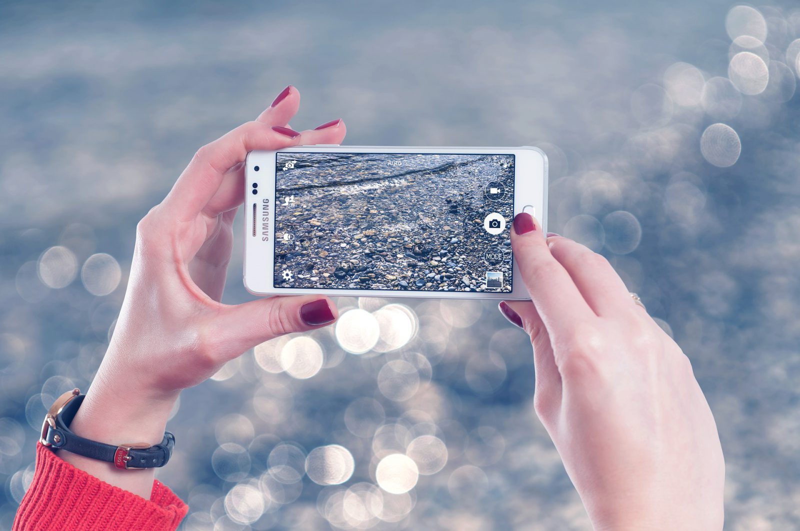 12 Essential Phone Photography Apps and Accessories